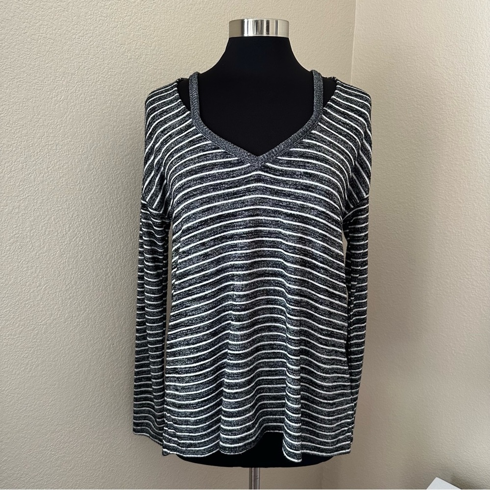 Gap Stripe V-Neck Long sleeved Grey White Top Size S